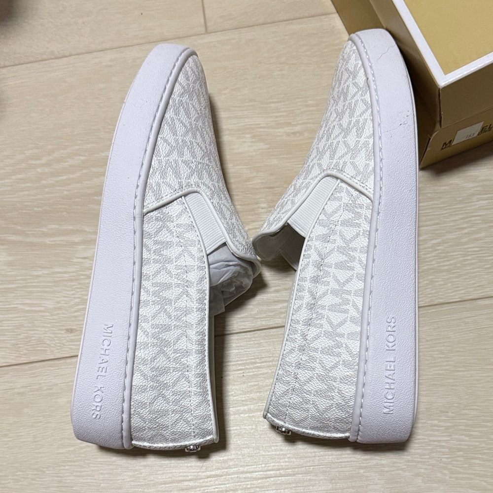 Michael Kors White Logo Slip-On Shoes NEW IN BOX - Picture 7 of 8